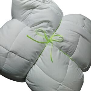 HOME EXPRESSIONS! WHITE DOWN ALTERNATIVE, HYPO ALLERGENIC, COMFORTER! SZ KING